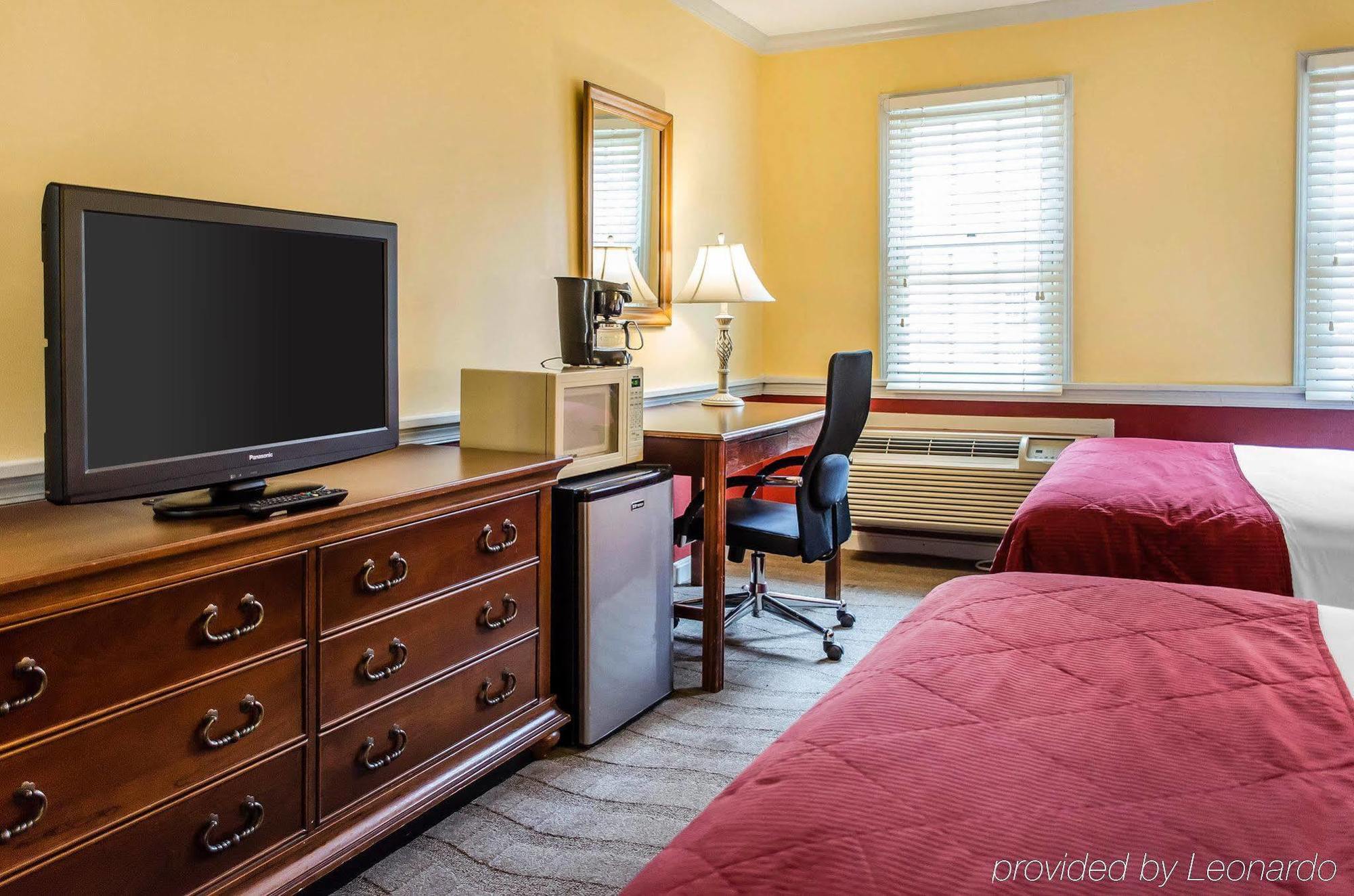 Clarion - Lancaster 3*