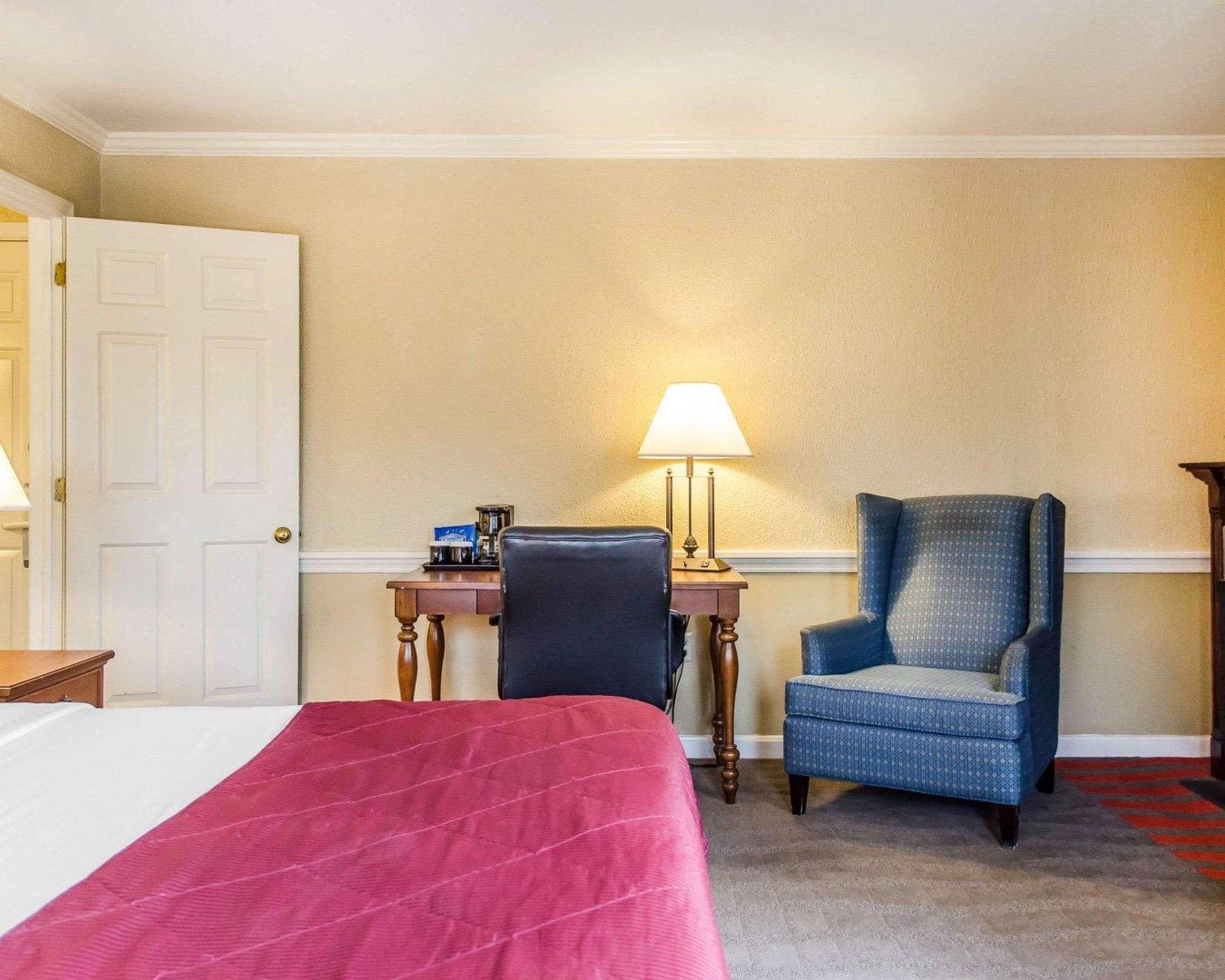 Clarion - Lancaster 3* Strasburg
